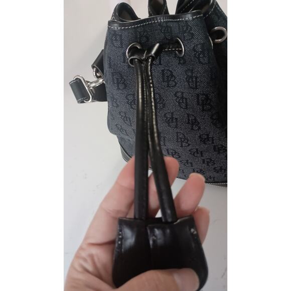 Dooney & Bourke Vintage Signature Collection Bucket purse/bag black gray. - Picture 4 of 11